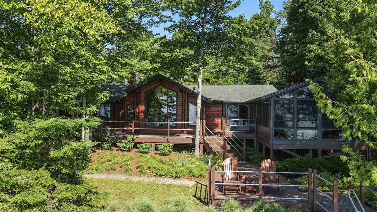 11009 Lakeshore Drive