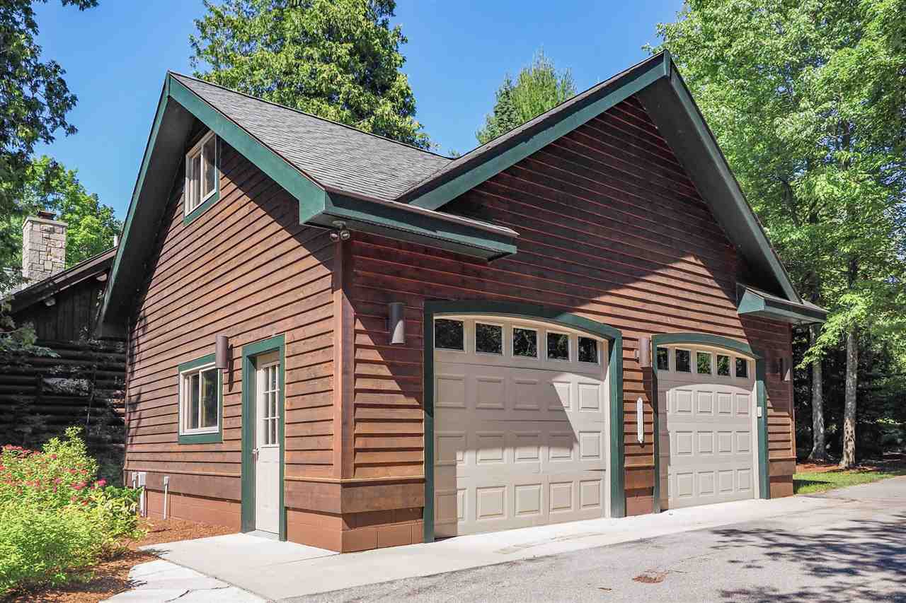 11009 Lakeshore Drive