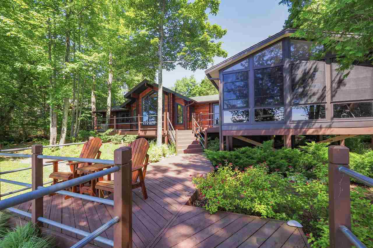 11009 Lakeshore Drive