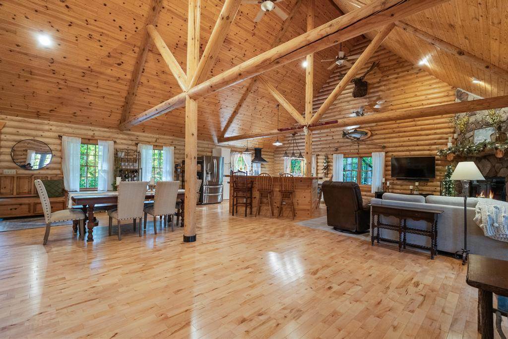 6885 Maple River Lane