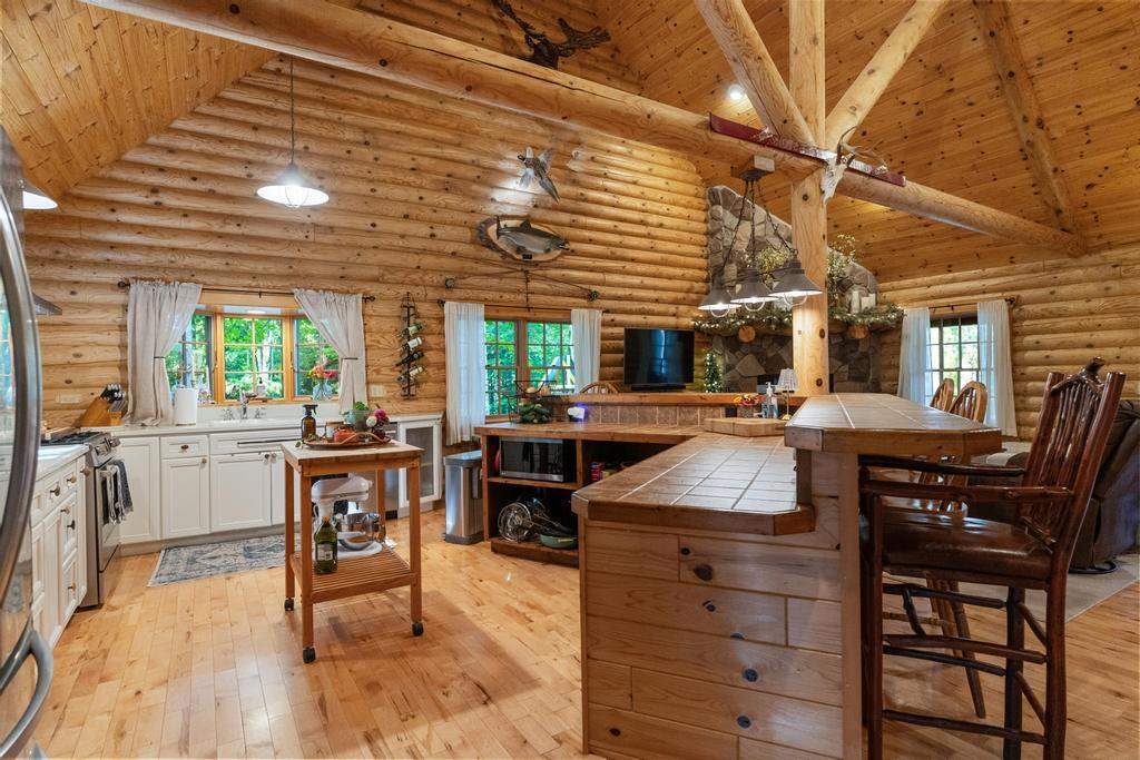 6885 Maple River Lane