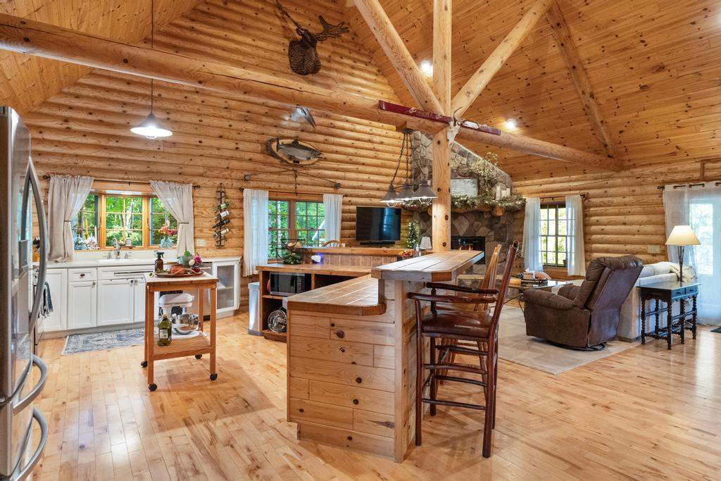 6885 Maple River Lane