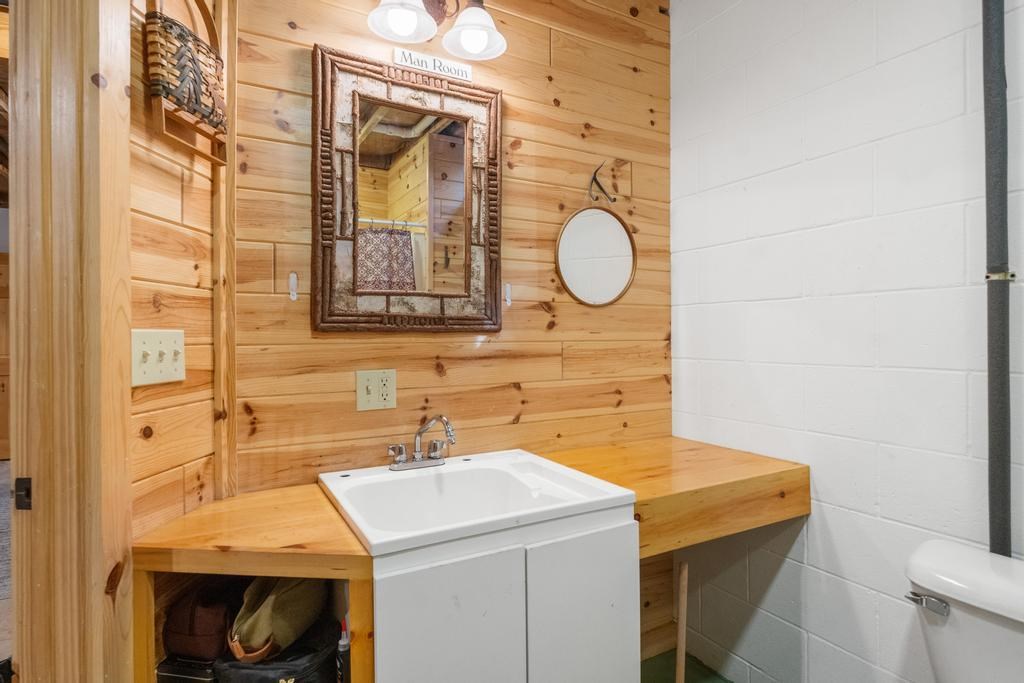 6885 Maple River Lane