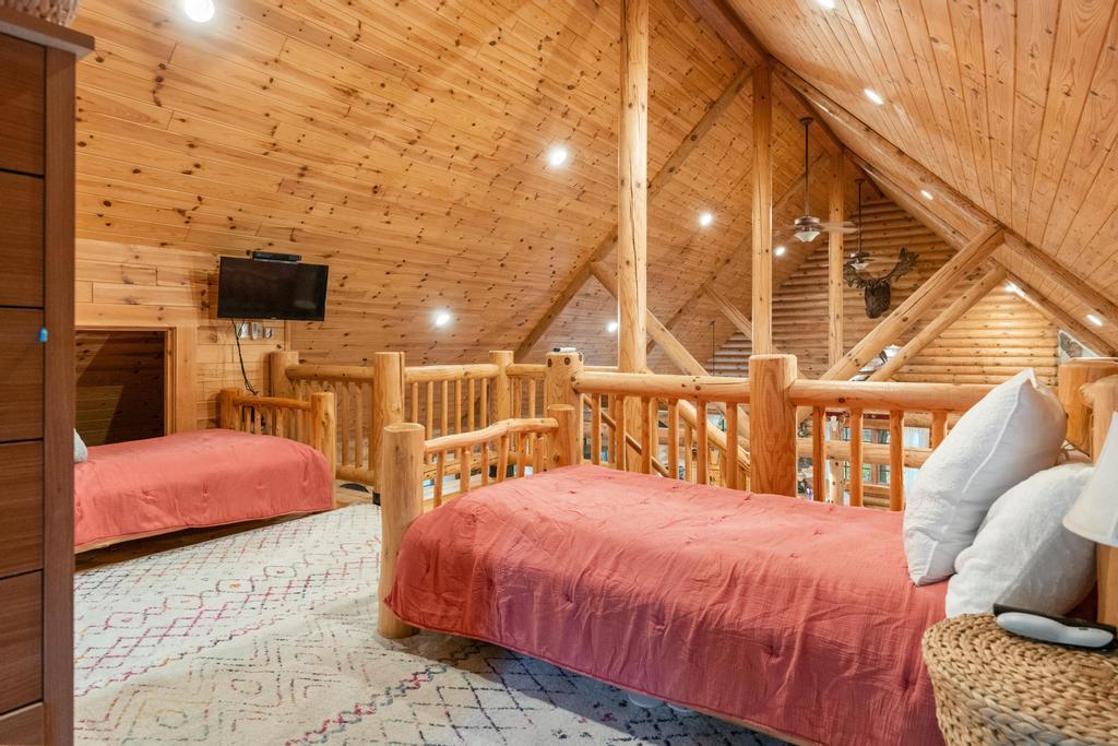 6885 Maple River Lane