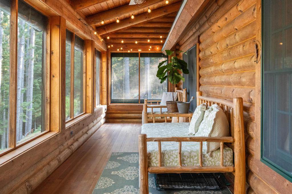 6885 Maple River Lane