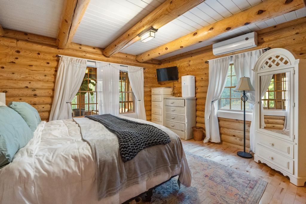 6885 Maple River Lane