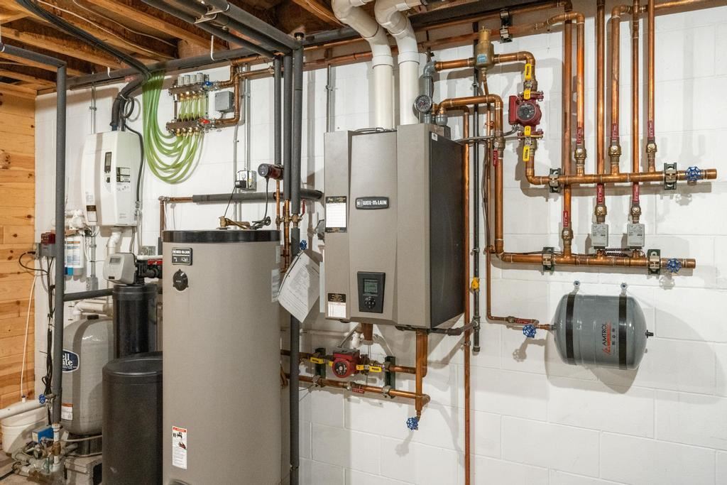 6885 Maple River Lane