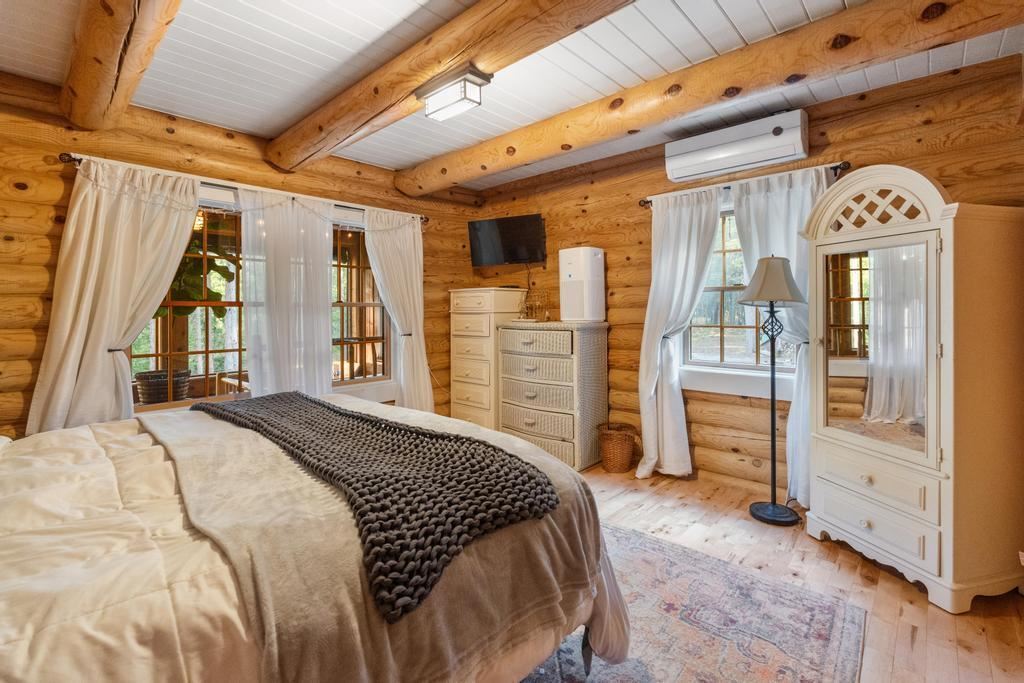 6885 Maple River Lane