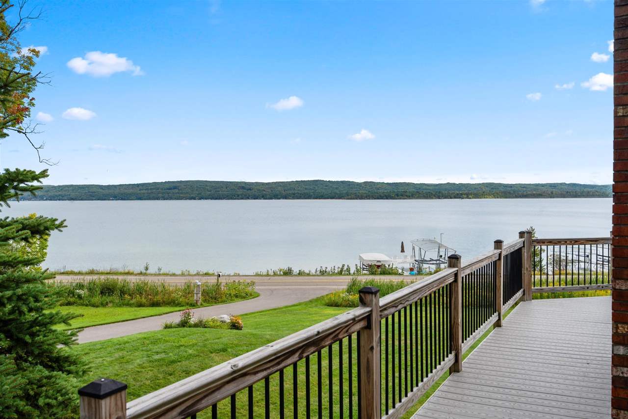 5534 Lakeshore Road