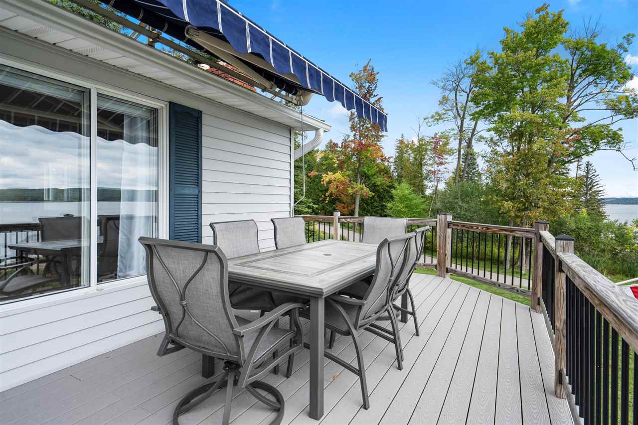 5534 Lakeshore Road