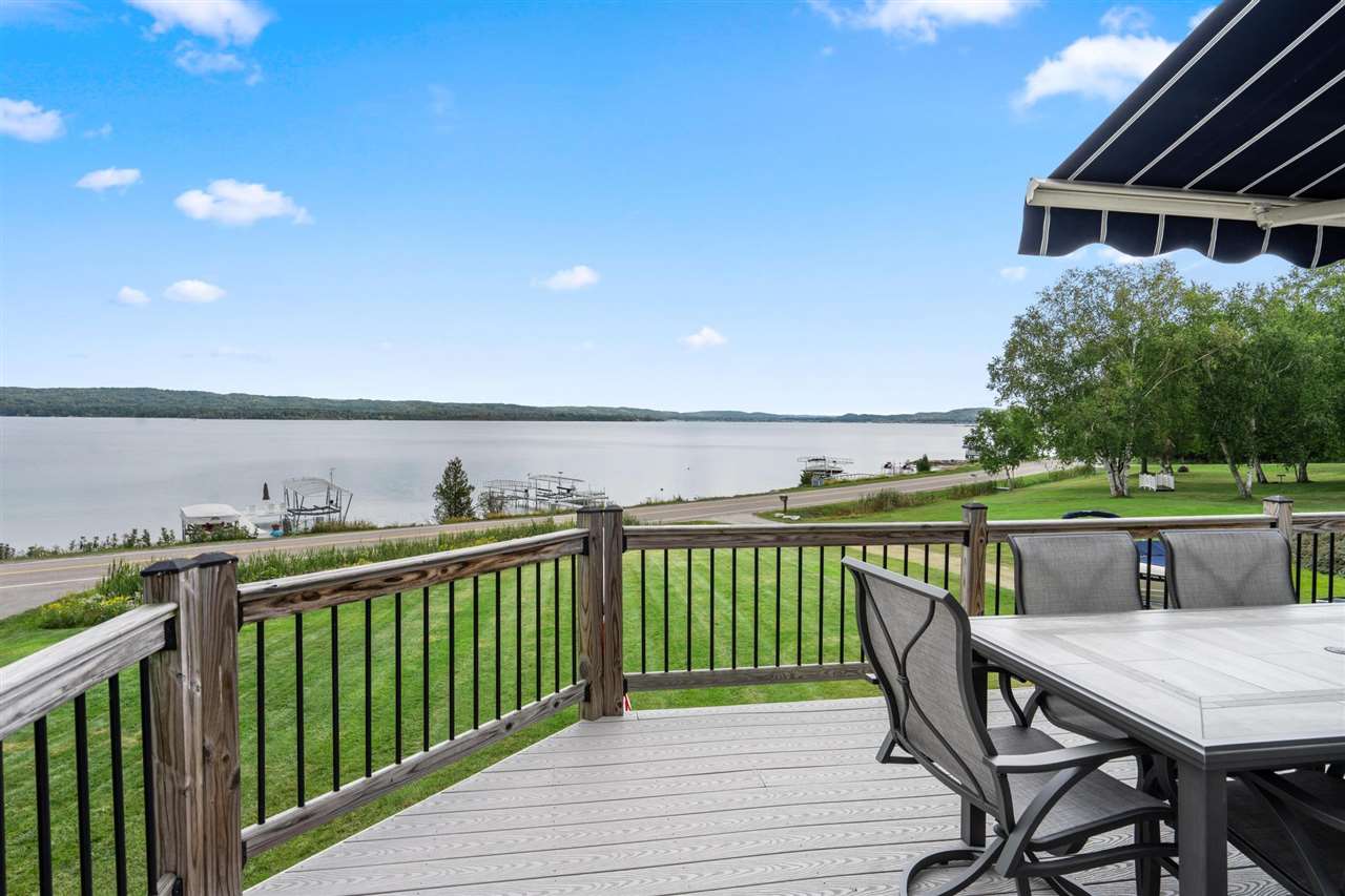 5534 Lakeshore Road
