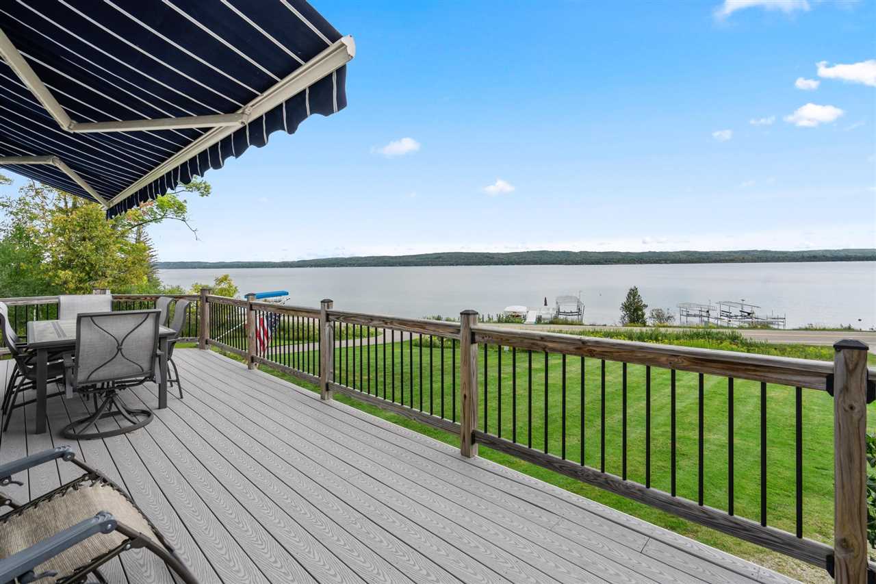 5534 Lakeshore Road