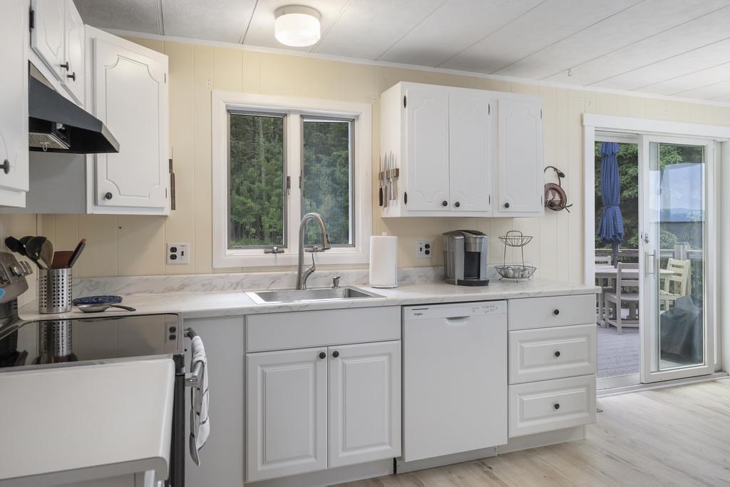5534 Lakeshore Road