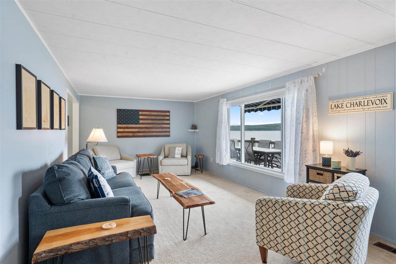 5534 Lakeshore Road