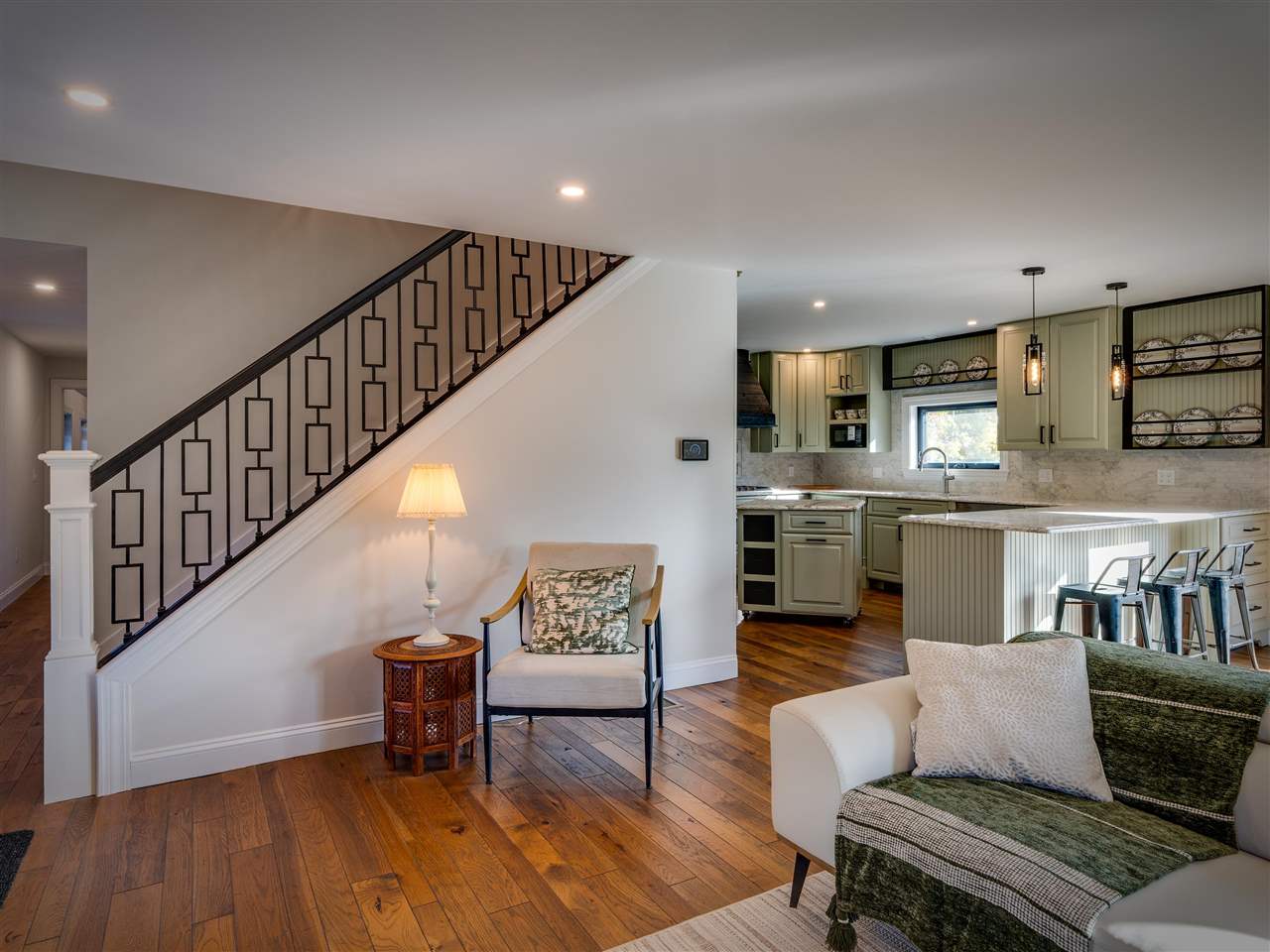 4189 N Ayr