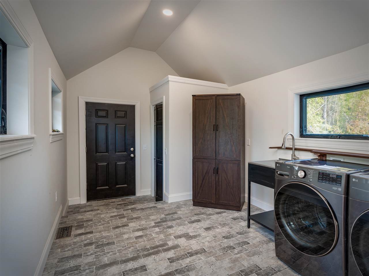 4189 N Ayr