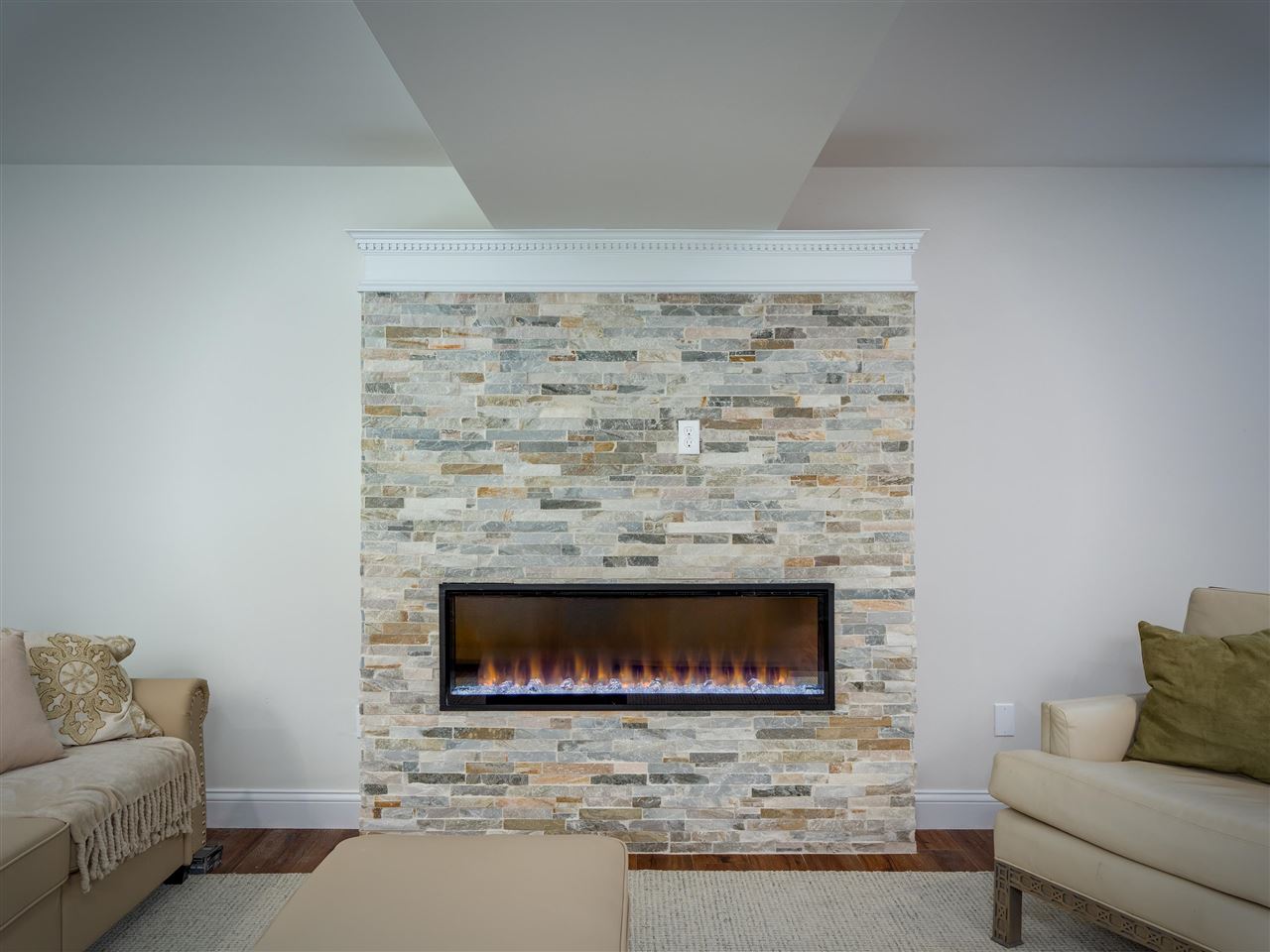 4189 N Ayr