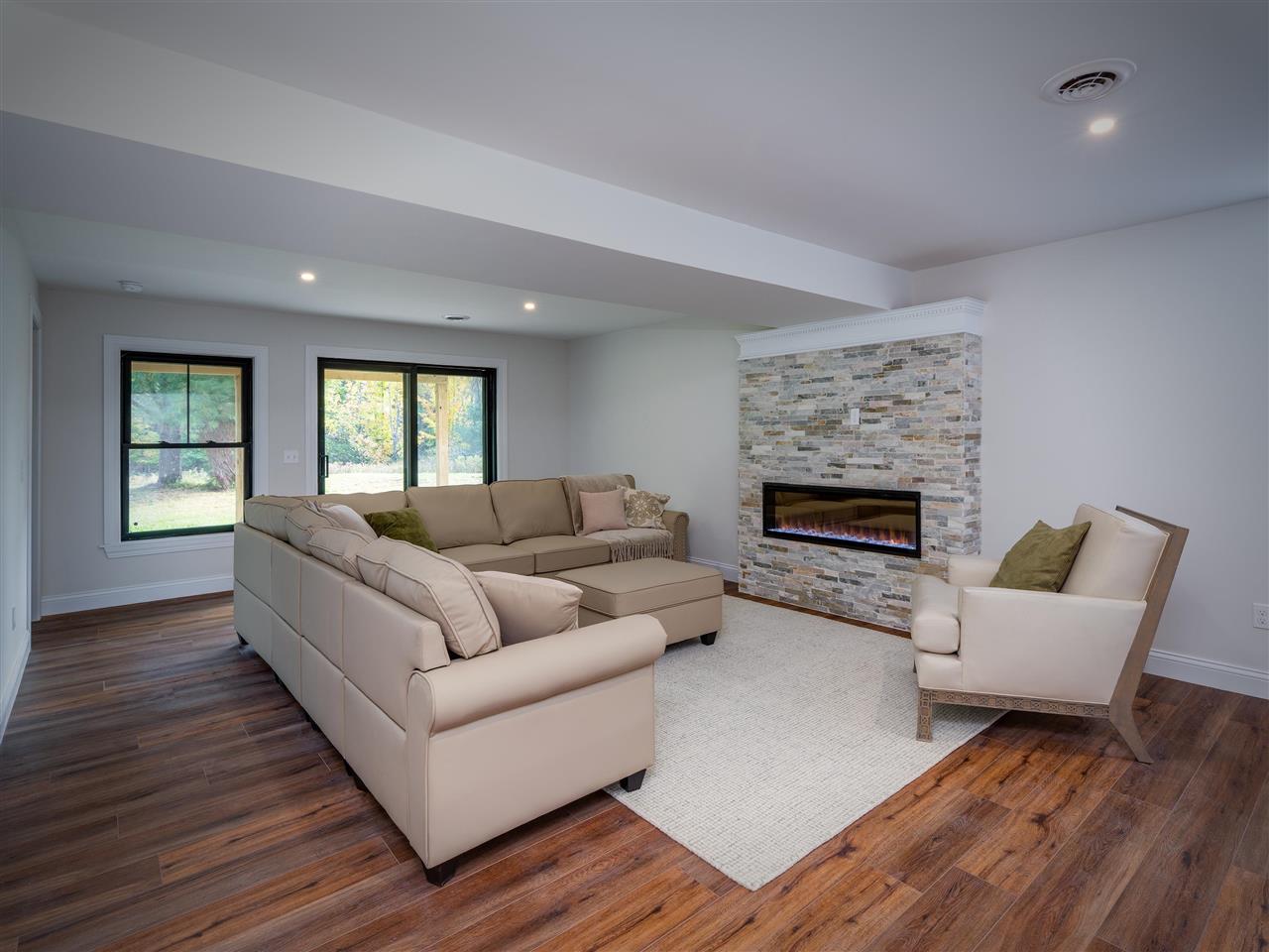 4189 N Ayr