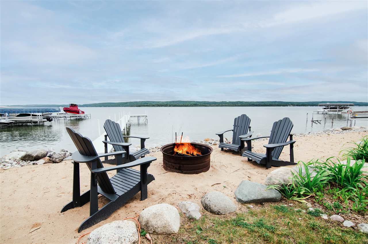 4757 Lakeshore Road