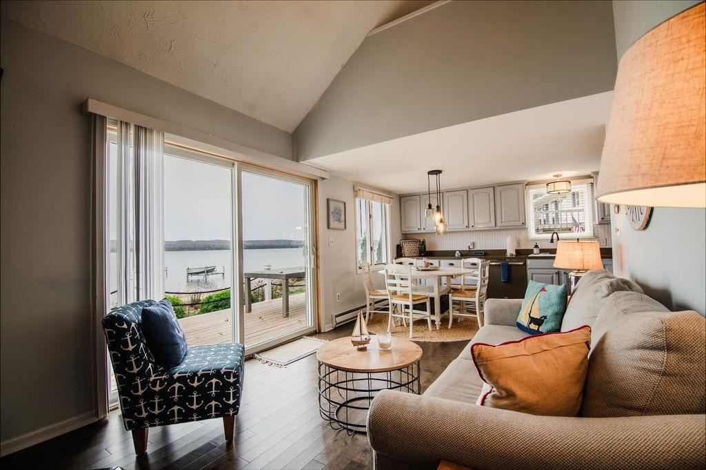 4757 Lakeshore Road
