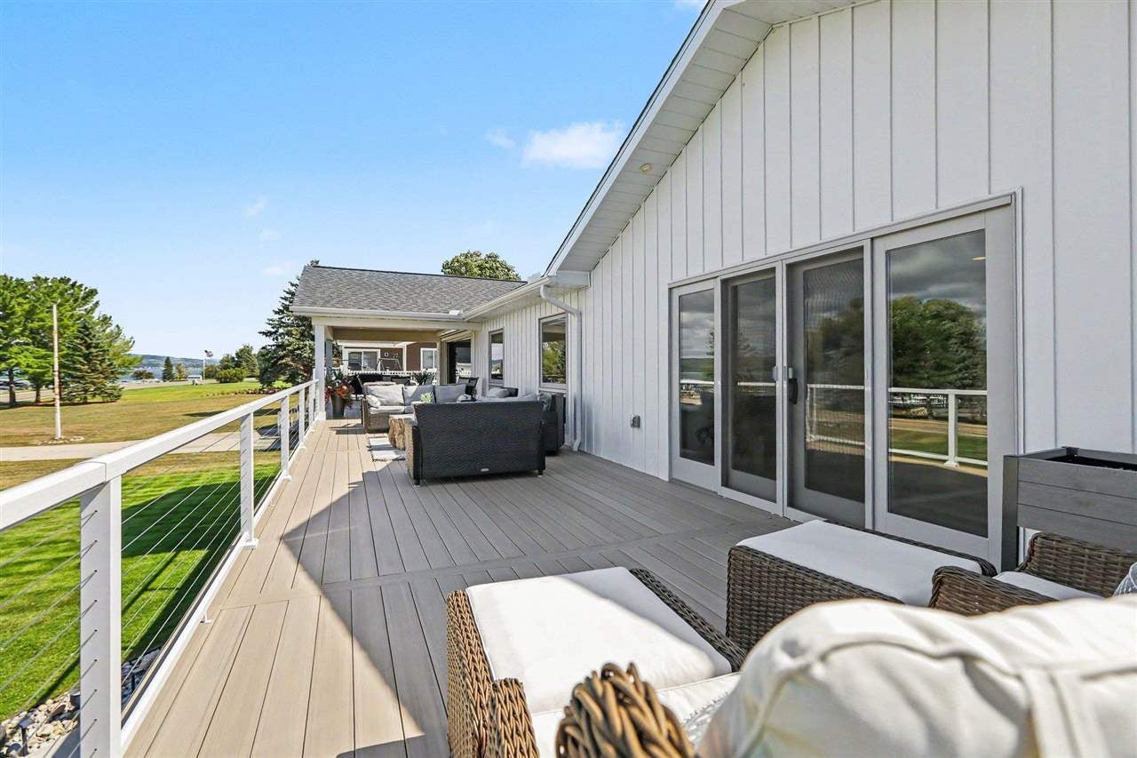 4906 Lakeshore Road
