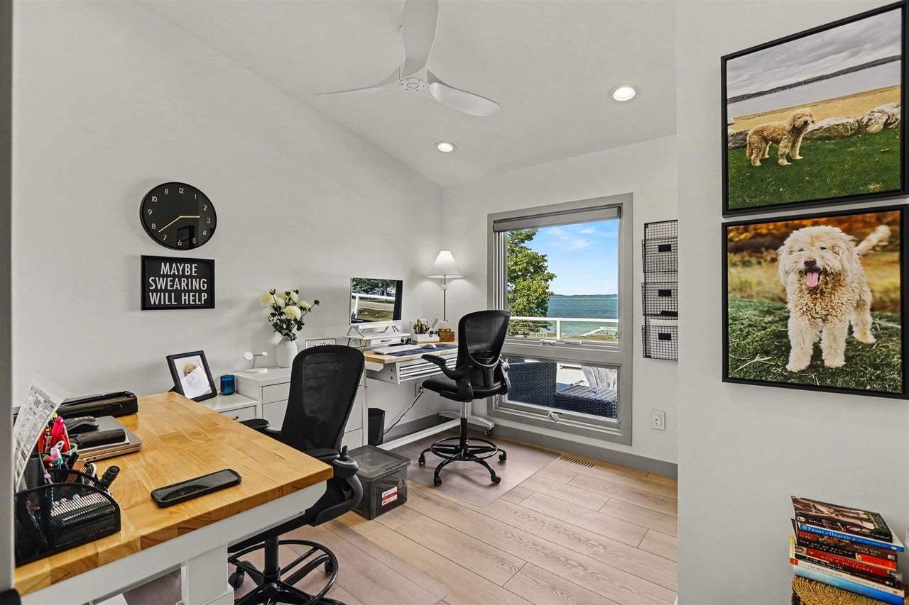 4906 Lakeshore Road