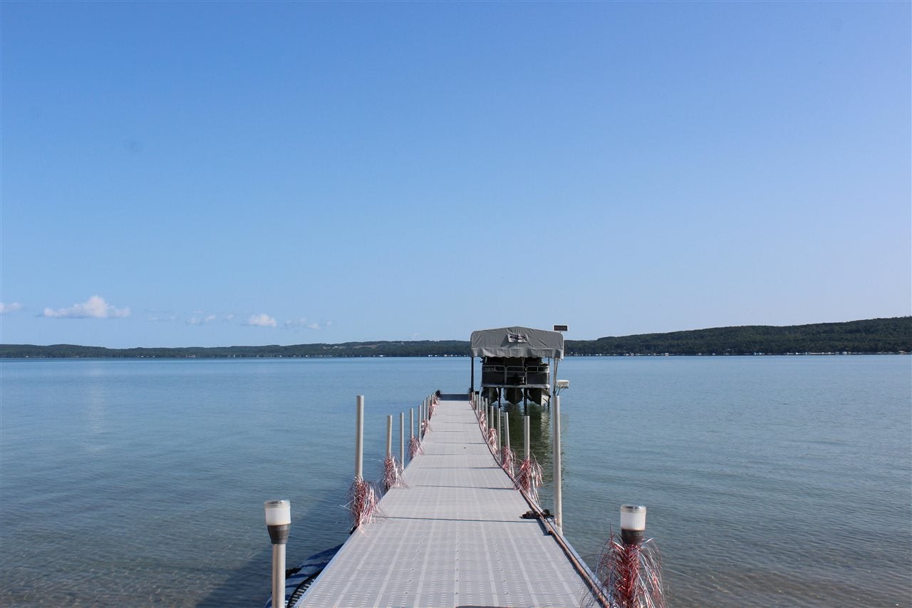 4906 Lakeshore Road