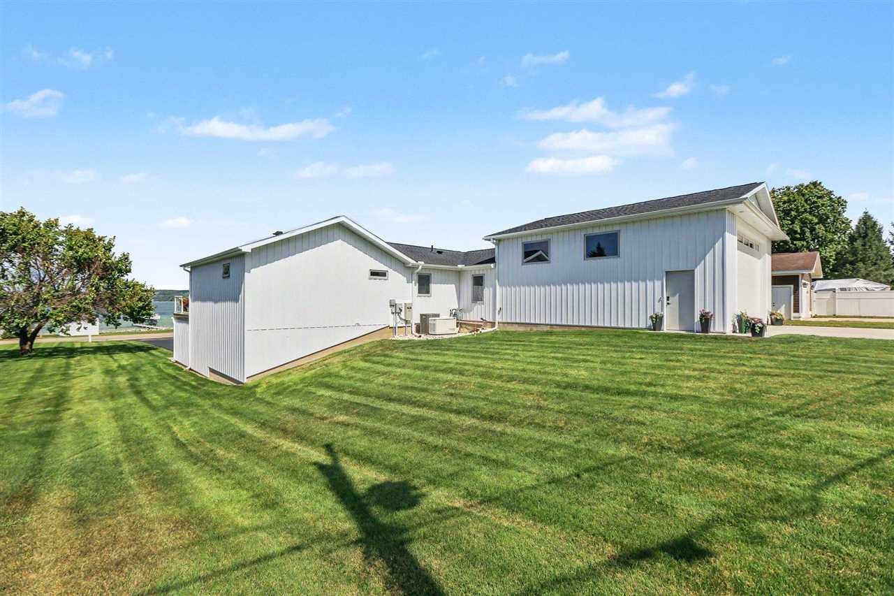 4906 Lakeshore Road