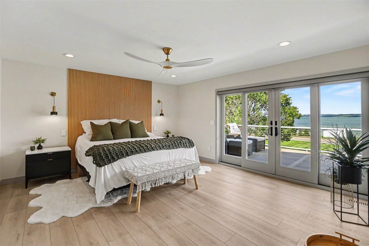 4906 Lakeshore Road