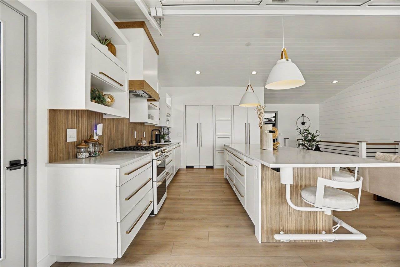4906 Lakeshore Road