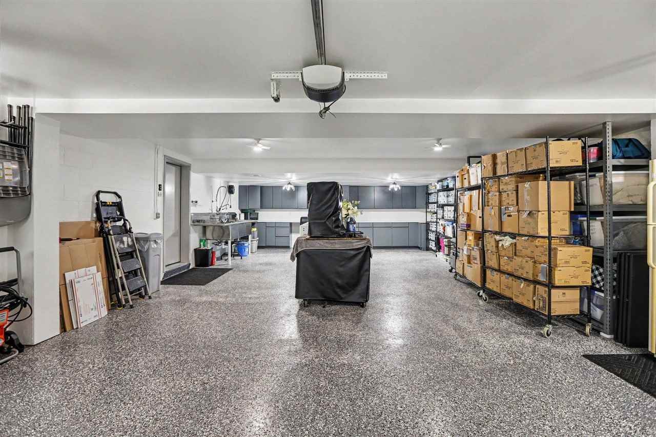 4906 Lakeshore Road
