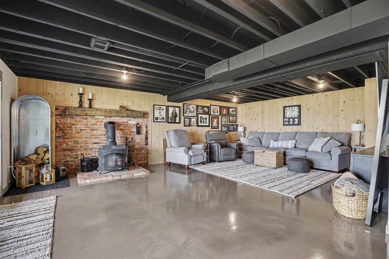 4906 Lakeshore Road
