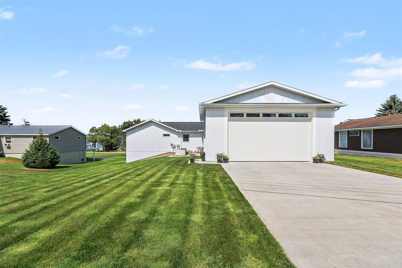 4906 Lakeshore Road