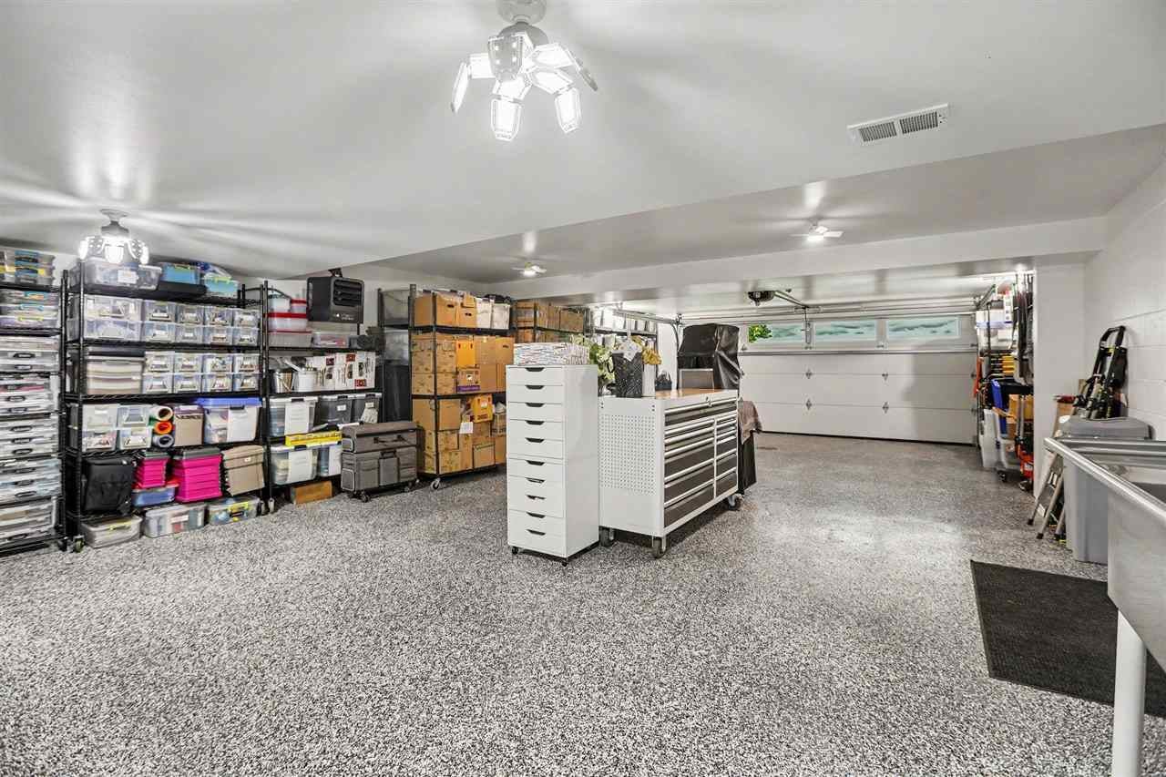4906 Lakeshore Road