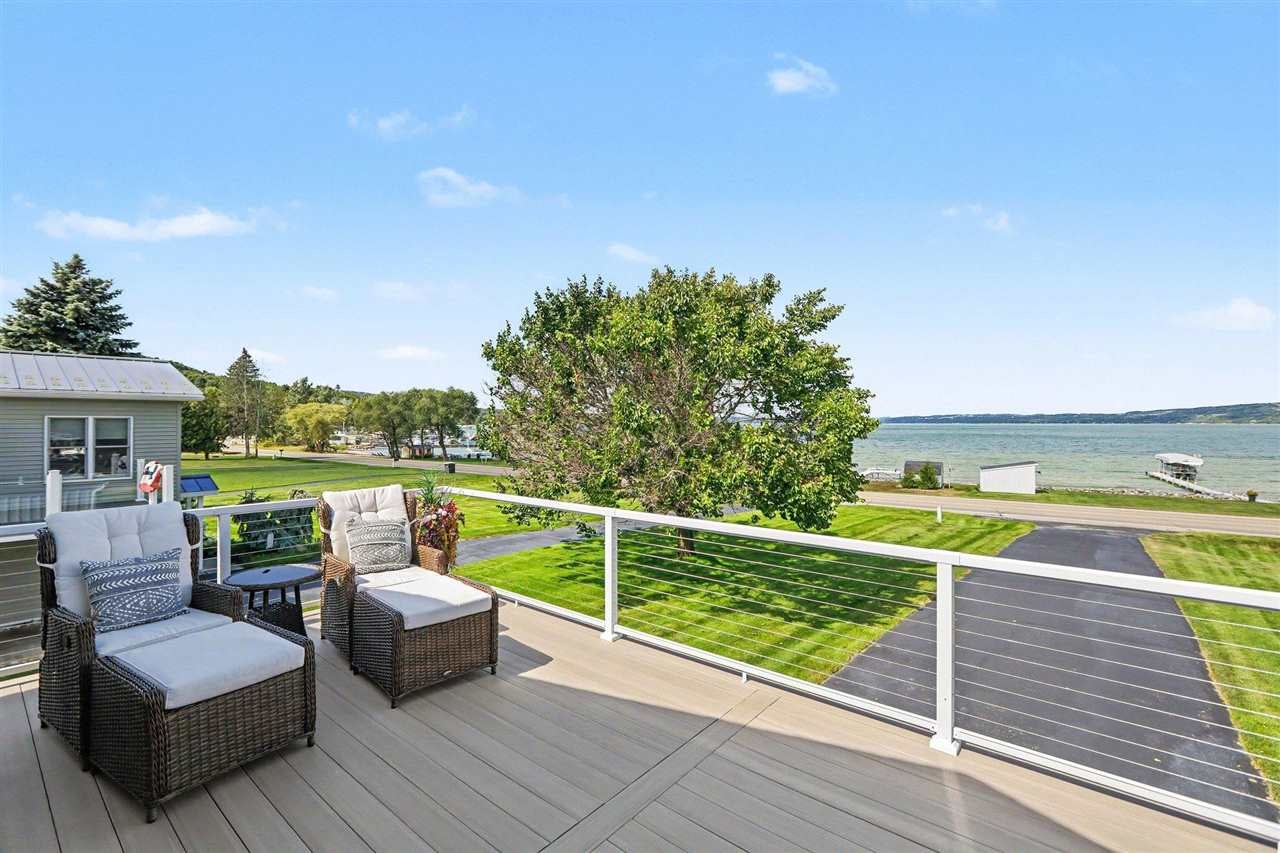 4906 Lakeshore Road