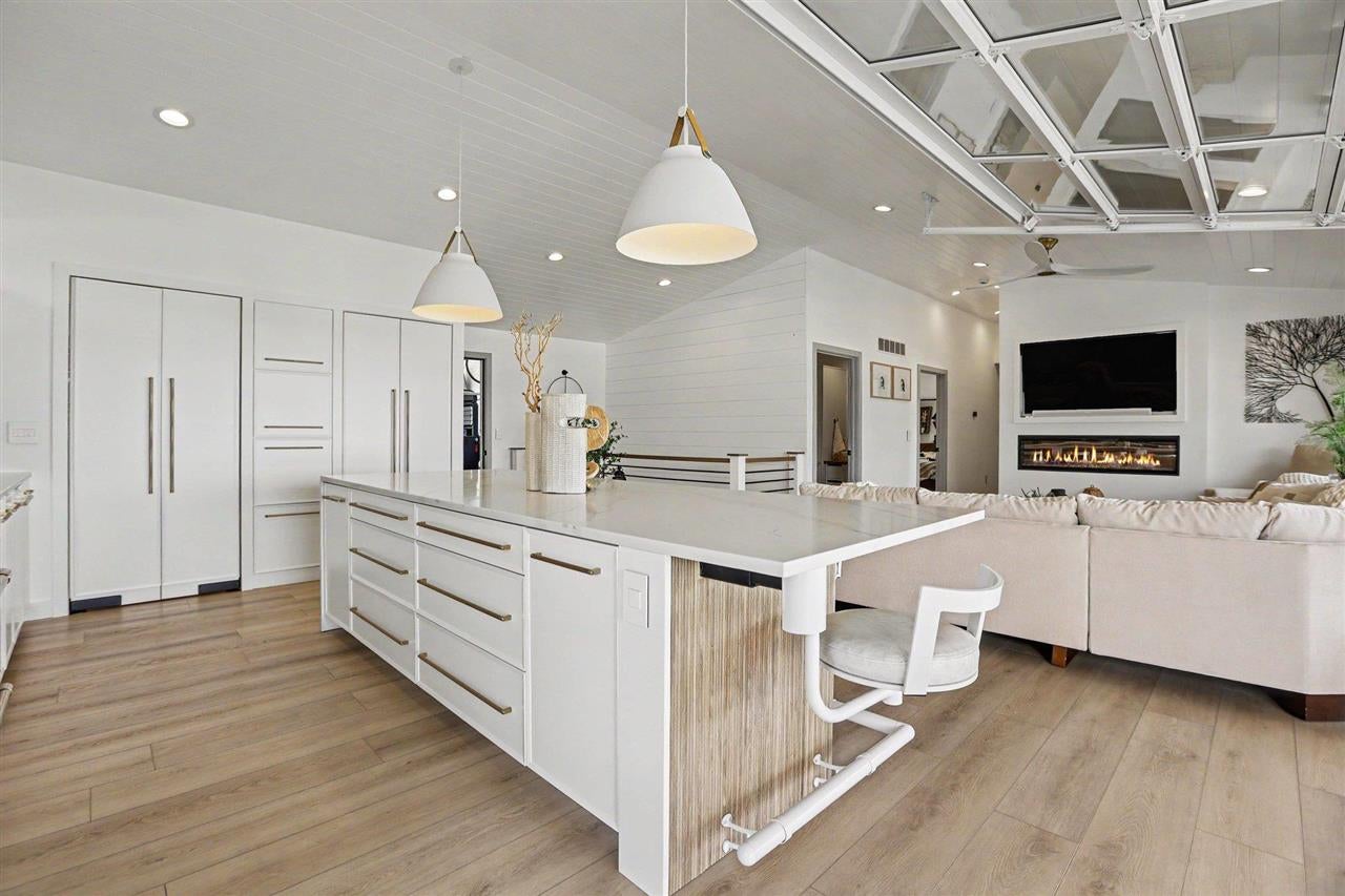 4906 Lakeshore Road
