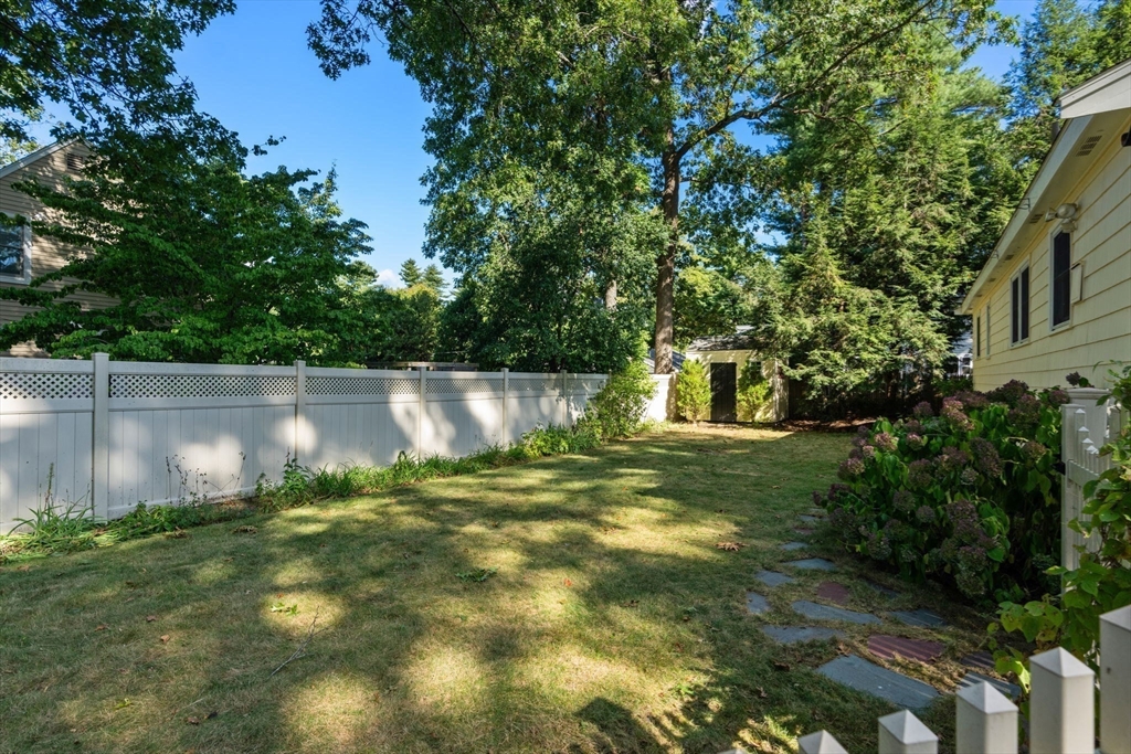 11 Great Lake Dr