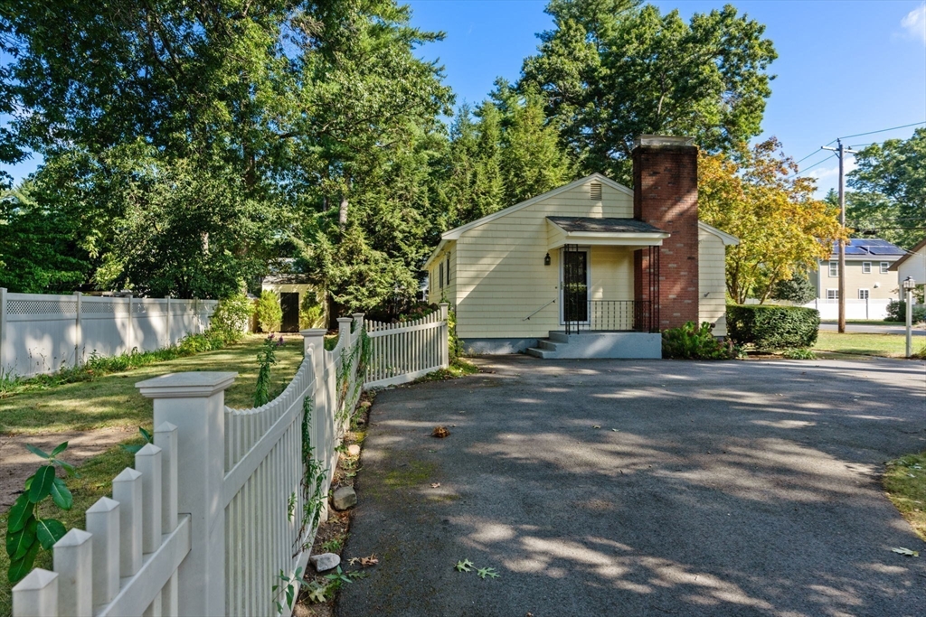 11 Great Lake Dr