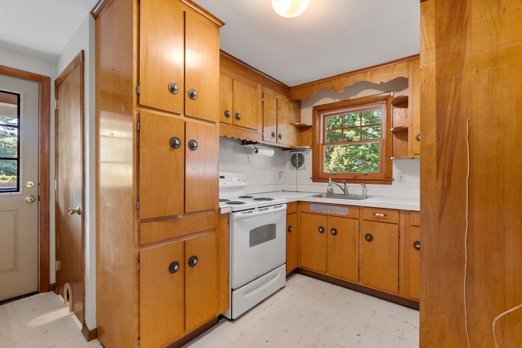 11 Great Lake Dr