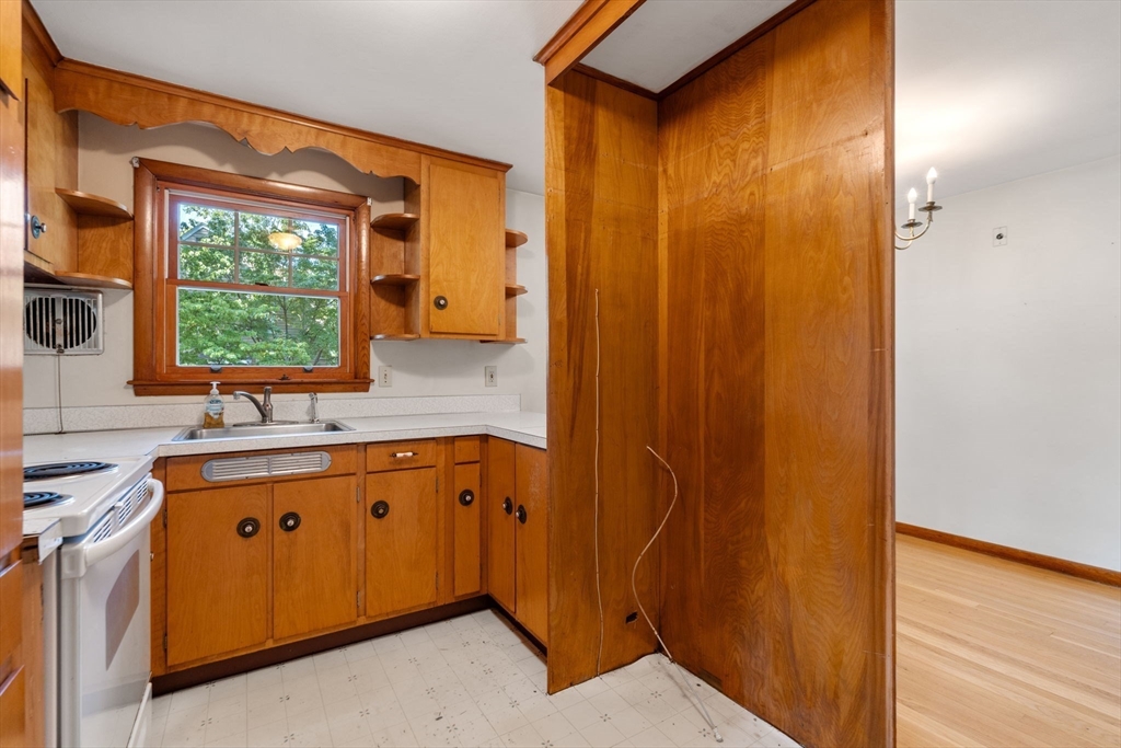 11 Great Lake Dr