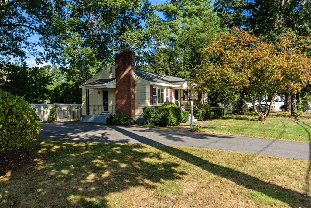 11 Great Lake Dr