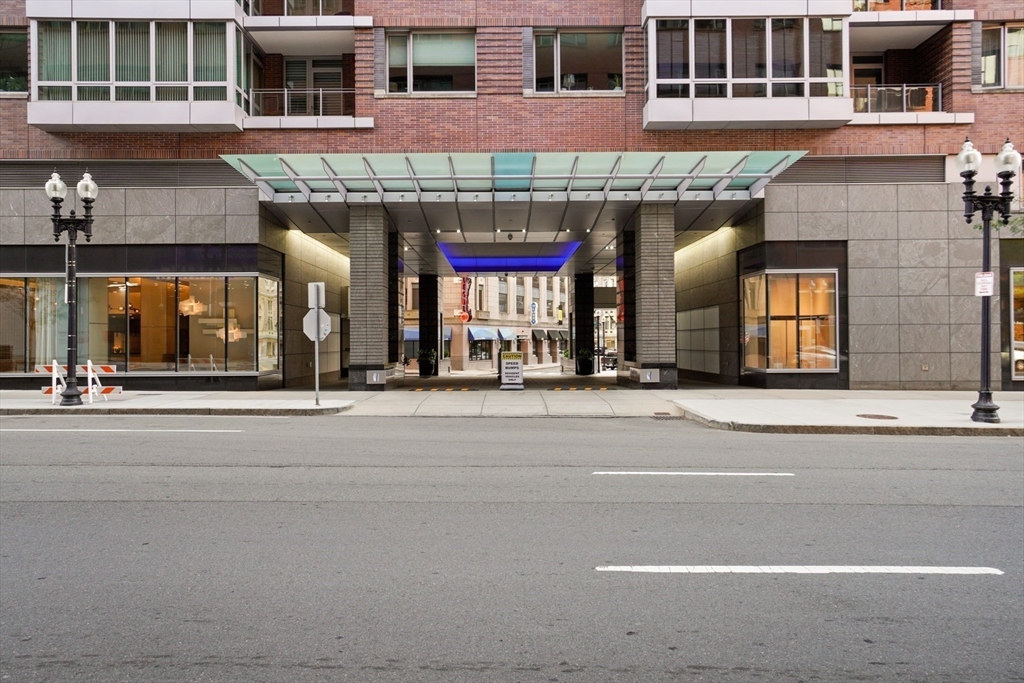 1 Charles St South # 205 Unit: PH-205
