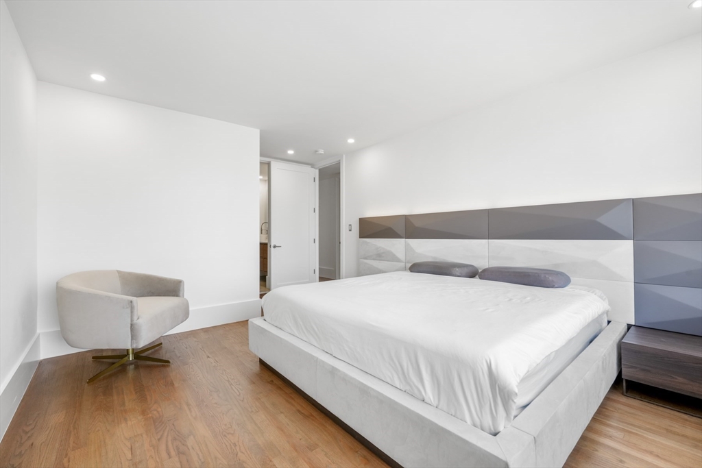 1 Charles St South # 205 Unit: PH-205