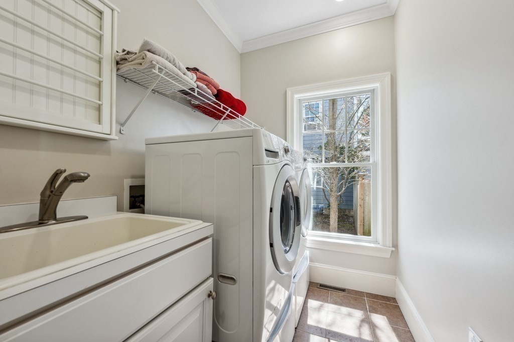 97 Manning St