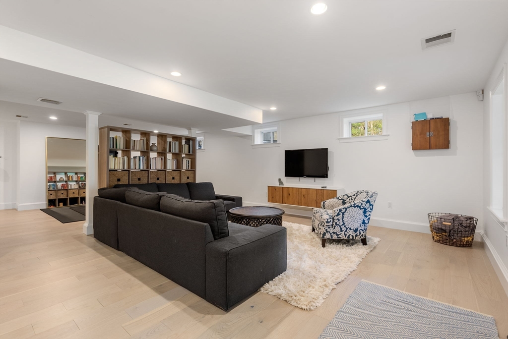 76 Oxbow Rd