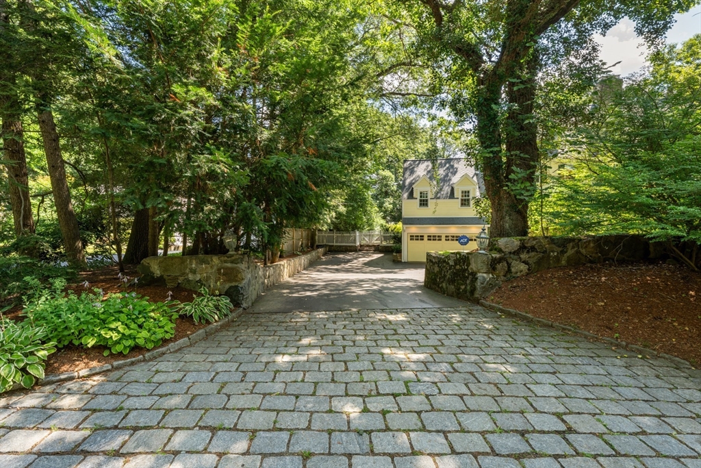 103 Loring Rd