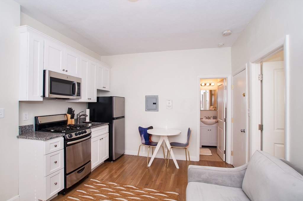 102 Chandler # 7