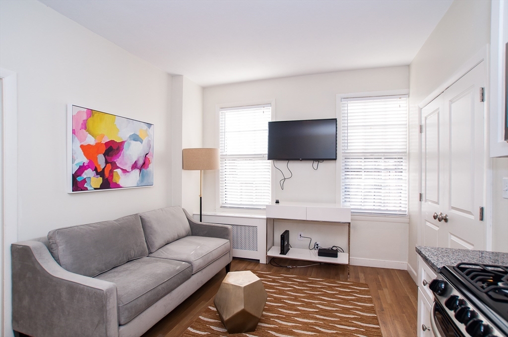 102 Chandler # 7