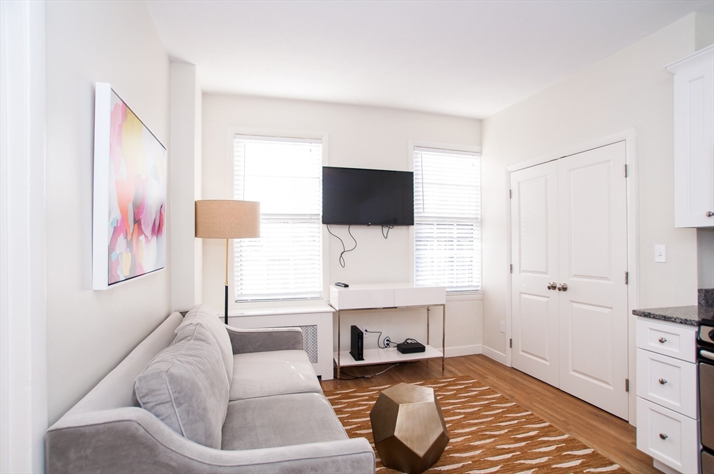 102 Chandler # 7