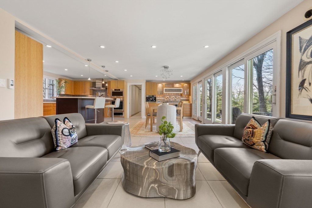 84 Royalston Rd
